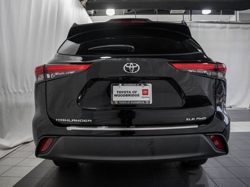 Used 2022 Toyota Highlander XLE image 5