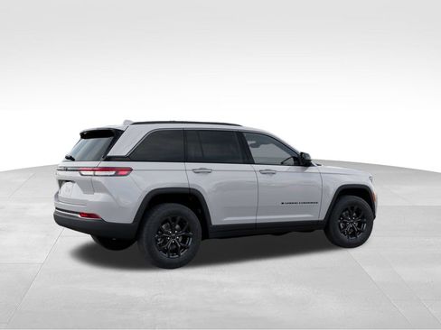New 2026 Jeep Grand Cherokee Laredo image 5
