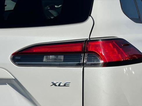 Certified 2022 Toyota Corolla Cross XLE w/ Convenience Package image 28