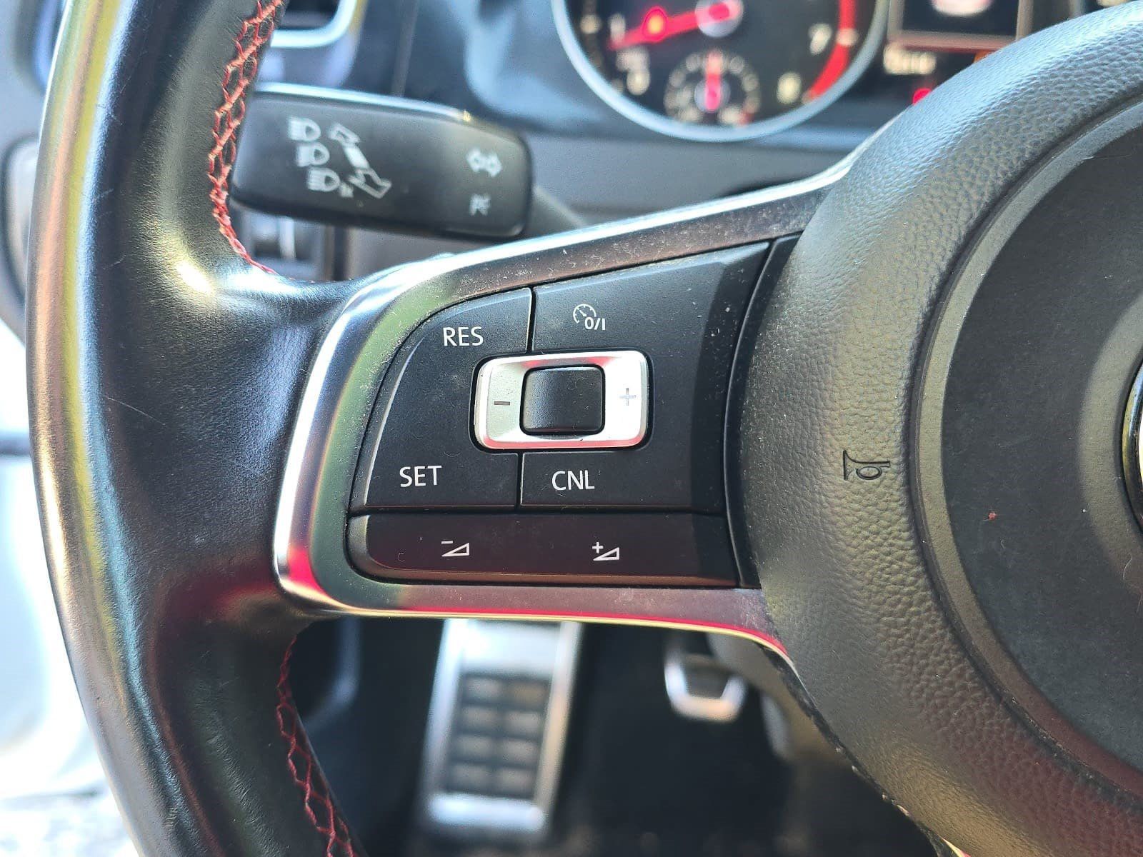 Used 2015 Volkswagen GTI SE FWD image 13