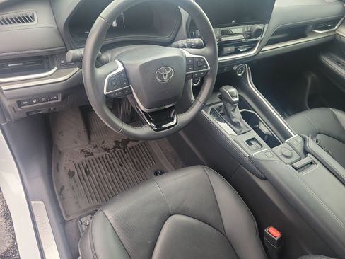 Used 2025 Toyota Grand Highlander AWD Hybrid image 13