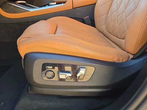 Used 2023 BMW X7 xDrive40i w/ Executive Package image 17