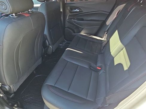 Used 2025 Chevrolet Trax RS w/ Sunroof Package image 18