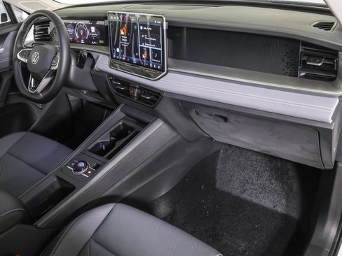 Used 2026 Volkswagen Tiguan SE w/ Panoramic Sunroof Package AWD/4WD image 43