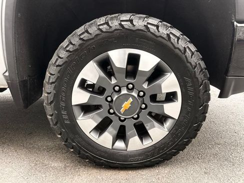 Used 2021 Chevrolet Silverado 2500 Custom w/ Custom Convenience Package AWD/4WD image 33