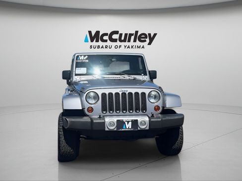 Used 2013 Jeep Wrangler Unlimited Sahara w/ Connectivity Group AWD/4WD image 9
