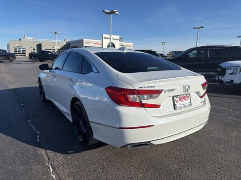 Used 2018 Honda Accord Touring image 7