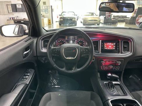 Used 2015 Dodge Charger SE RWD image 19