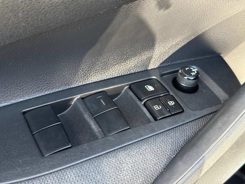 Used 2021 Toyota Corolla LE FWD image 22