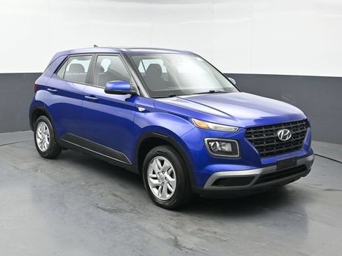 Used 2022 Hyundai Venue SE FWD image 1