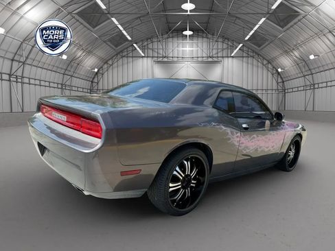 Used 2013 Dodge Challenger SXT image 7