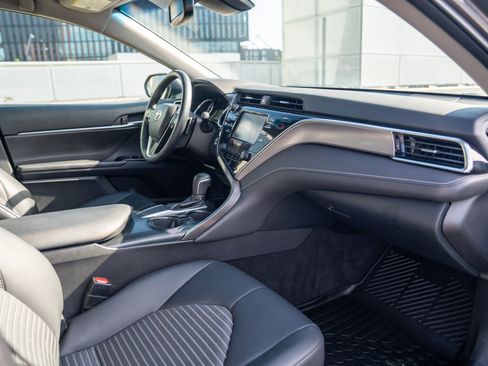 Used 2018 Toyota Camry SE w/ Convenience Package FWD image 22