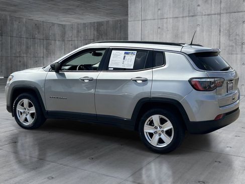 Used 2022 Jeep Compass Latitude FWD image 3