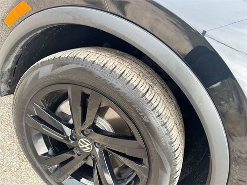 Used 2024 Volkswagen Tiguan SE R-Line w/ MDO Package, Three-Row image 38