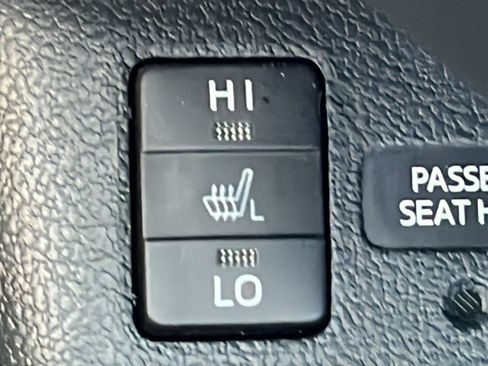 Used 2019 Toyota Prius Prime Plus FWD image 22