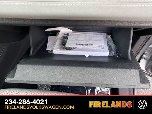 New 2025 Volkswagen Tiguan SE image 50