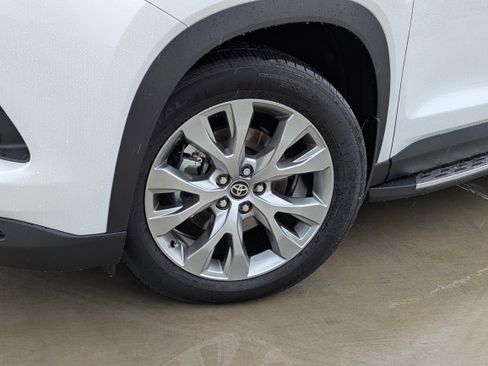 New 2026 Toyota Grand Highlander FWD image 9