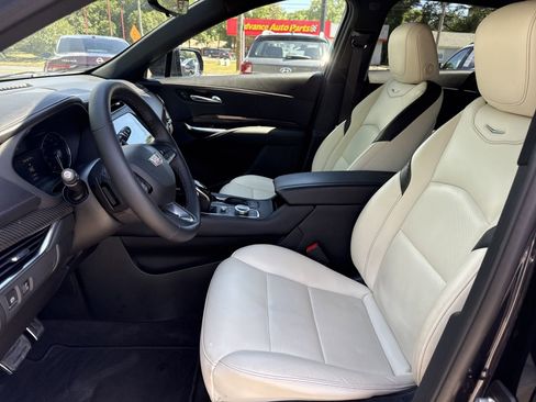 Used 2022 Cadillac XT4 Sport w/ Comfort Package image 9