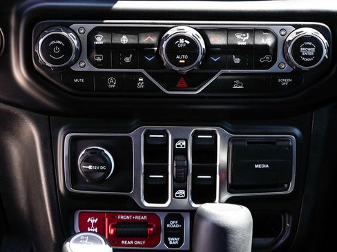 Used 2023 Jeep Gladiator Rubicon w/ Cold Weather Group AWD/4WD image 36