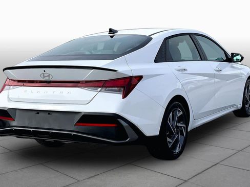 Used 2025 Hyundai Elantra Sport FWD image 12