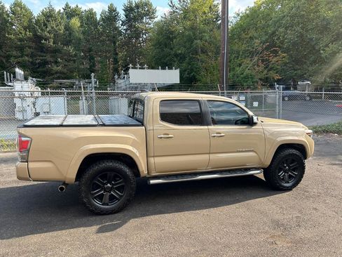 Used 2016 Toyota Tacoma Limited w/ Towing Package AWD/4WD image 4