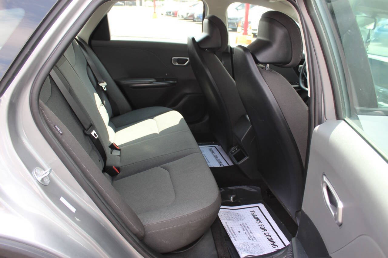 Used 2025 Kia K4 FWD image 12