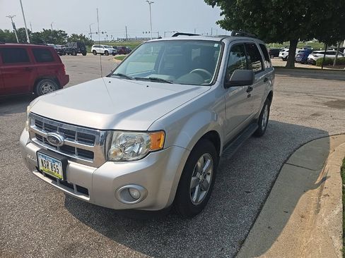 Used 2009 Ford Escape XLT AWD/4WD image 2