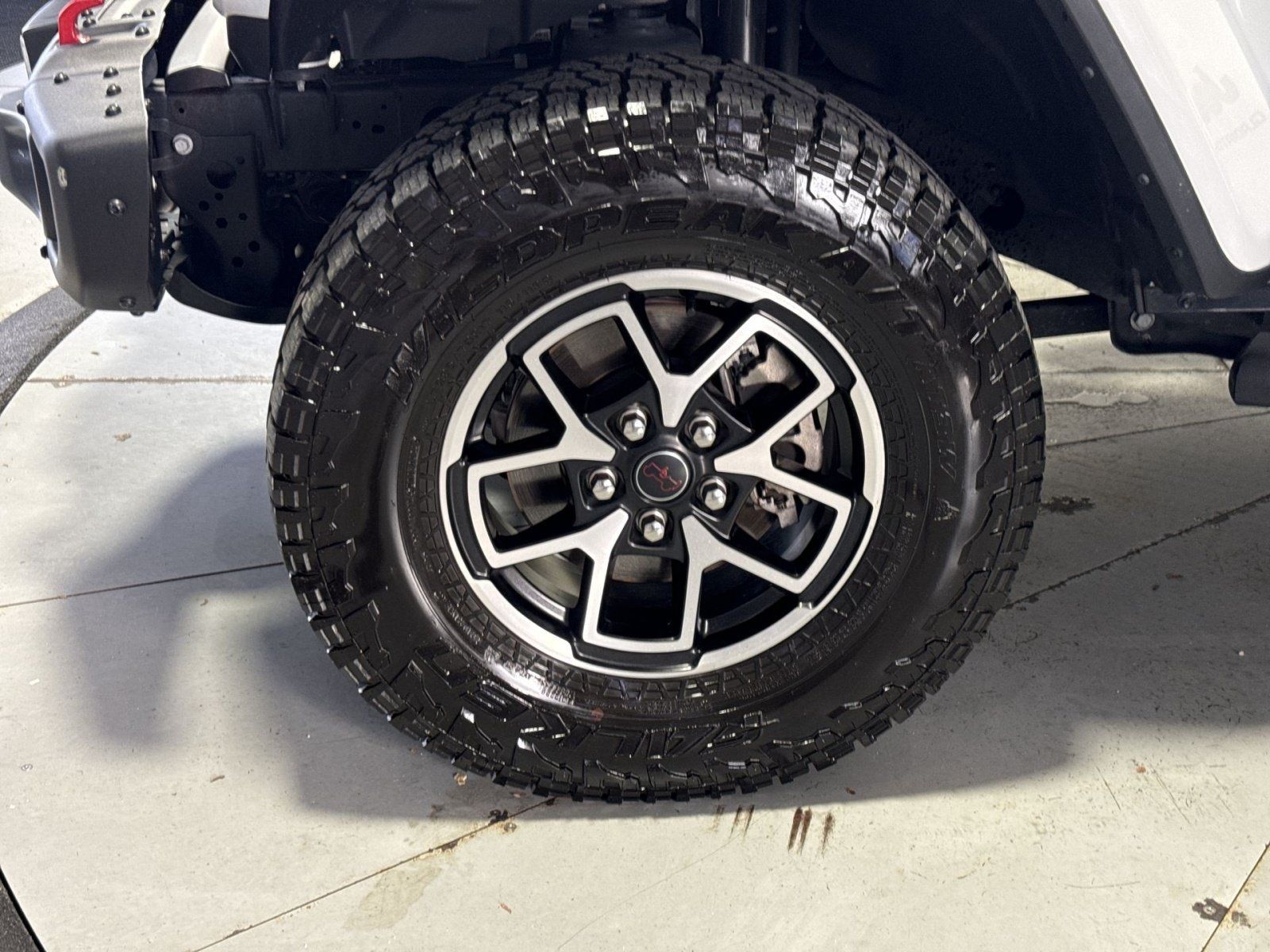 Used 2024 Jeep Gladiator Rubicon AWD/4WD image 13