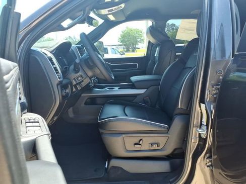 New 2026 RAM 2500 Laramie AWD/4WD image 17
