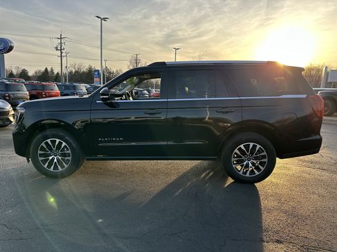 Used 2025 Ford Expedition Platinum image 7