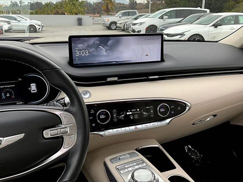 Used 2023 Genesis GV70 2.5T w/ Advanced Package image 8