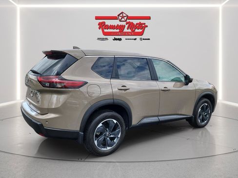 Used 2025 Nissan Rogue SV image 5