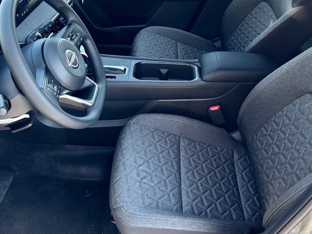 Used 2026 Nissan Kicks SV w/ SV Premium Package FWD image 14