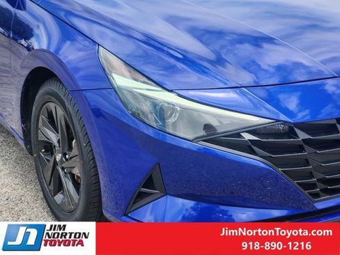Used 2022 Hyundai Elantra SEL w/ Convenience Package FWD image 10