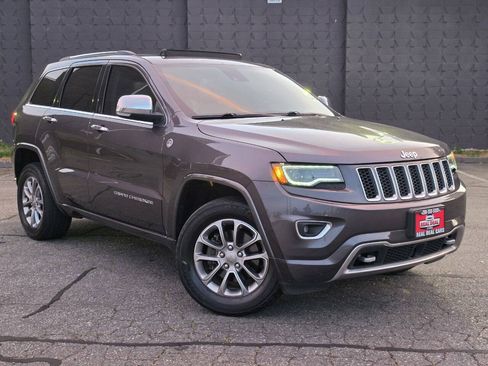 Used 2015 Jeep Grand Cherokee Overland w/ Advanced Technology Group AWD/4WD image 3