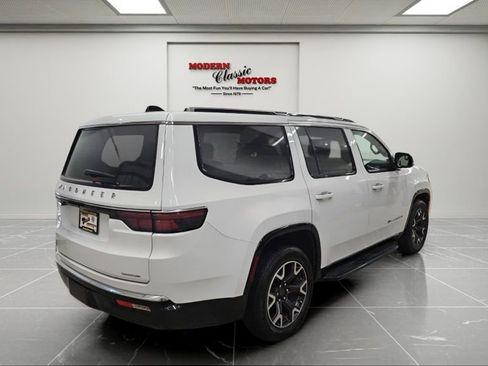 Used 2024 Jeep Wagoneer Series III AWD/4WD image 7