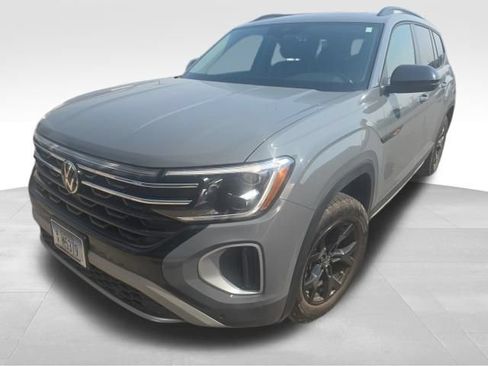 Used 2025 Volkswagen Atlas Peak Edition SE AWD/4WD image 1