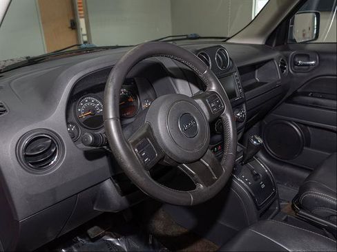 Used 2016 Jeep Patriot High Altitude AWD/4WD image 10