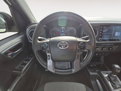 Used 2022 Toyota Tacoma TRD Sport image 12