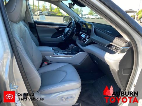 Used 2021 Toyota Highlander Platinum AWD/4WD image 17