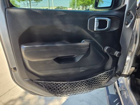 Used 2020 Jeep Gladiator Sport w/ Trailer Tow Package AWD/4WD image 18