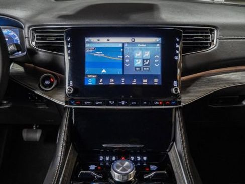 Used 2024 Jeep Wagoneer Series III w/ Premium Group I image 7