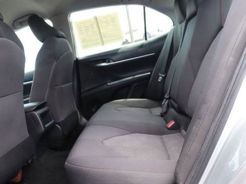 Used 2020 Toyota Camry LE FWD image 11