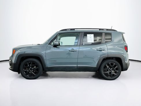 Used 2017 Jeep Renegade Altitude FWD image 4