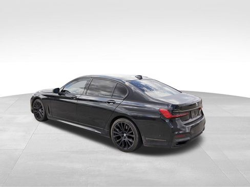 Used 2022 BMW 740i w/ M Sport Package image 3