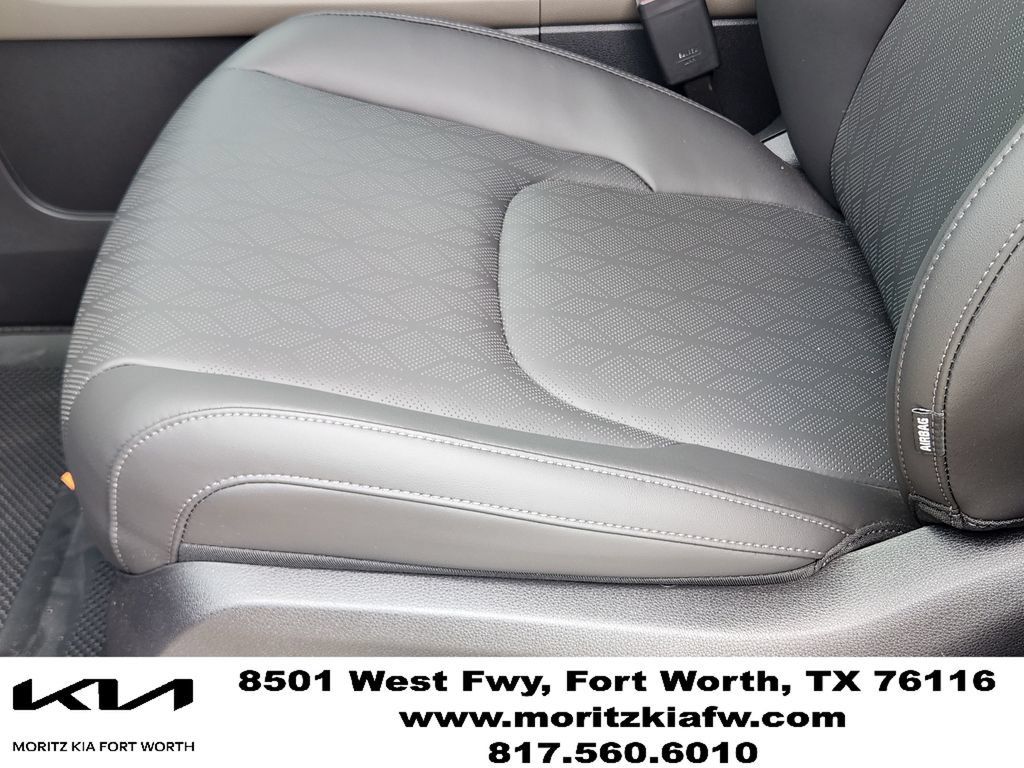 New 2026 Kia Carnival FWD image 17