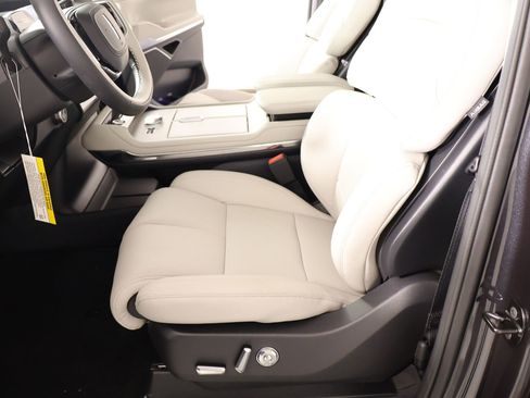 New 2026 Lincoln Navigator Premiere AWD/4WD image 12