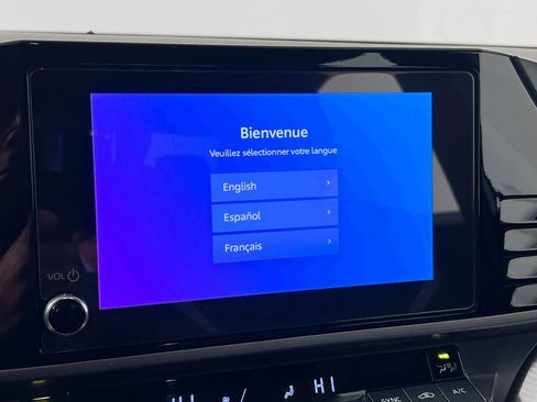 Used 2025 Toyota Camry SE w/ Convenience Package image 28