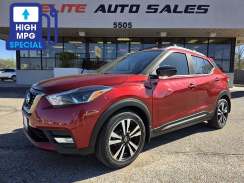 Used 2019 Nissan Kicks SR w/ Exterior Package FWD image 1