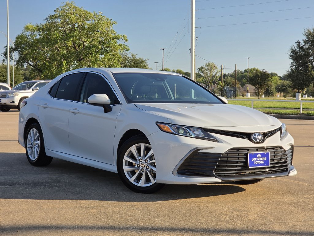 Used 2024 Toyota Camry LE FWD image 2